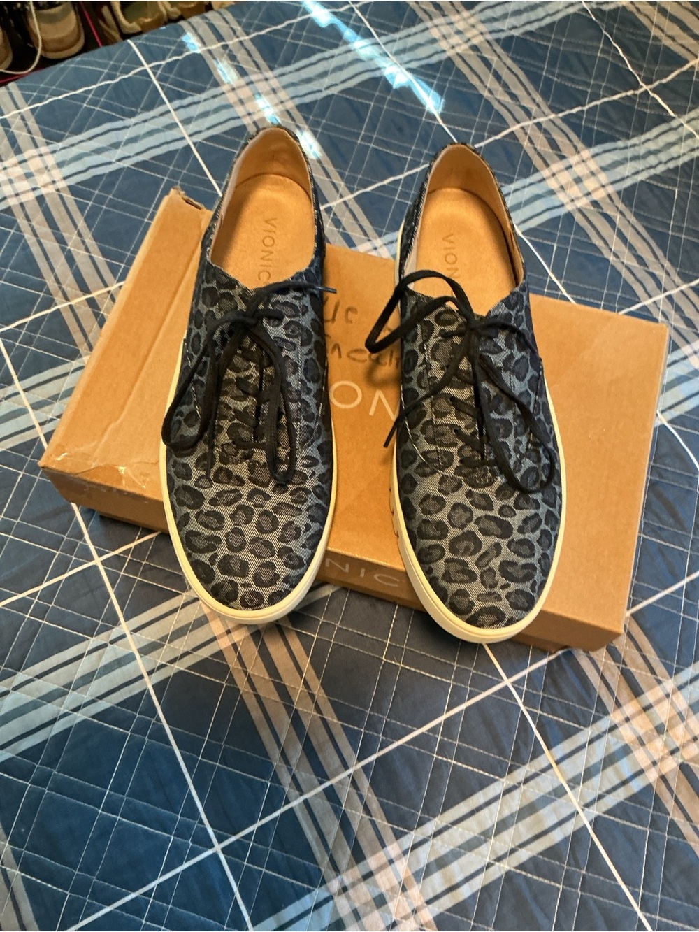 Vionic Women's Black Gray Leopard Print Lace-Up Sneakers